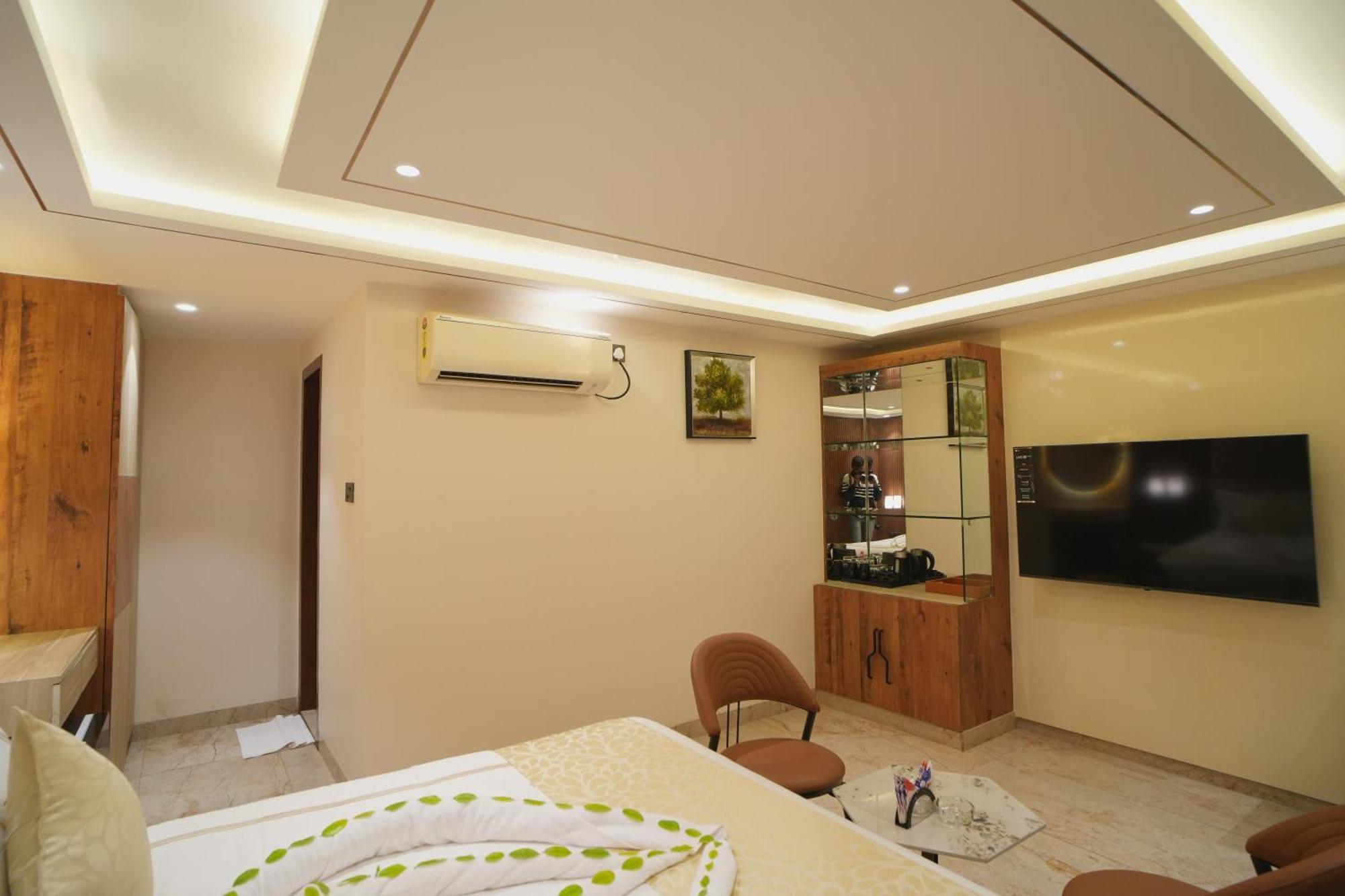Oriva Vinflora Residency - Nr Lv Prasad Hospital, Banjara Hills Hotel Hyderabad Ngoại thất bức ảnh